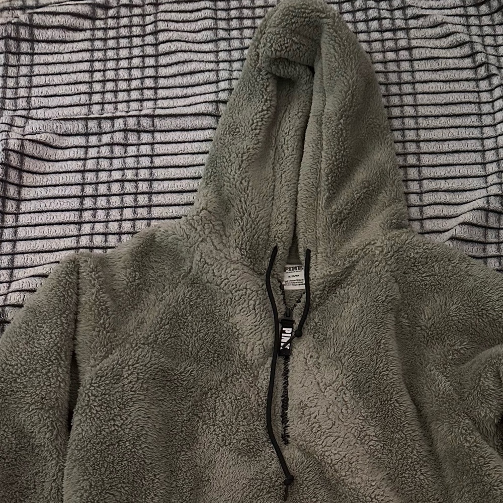 PINK|||| green fluffy sweatshirt